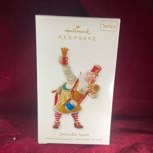 HALLMARK KEEPSAKE ORNAMENT 2010